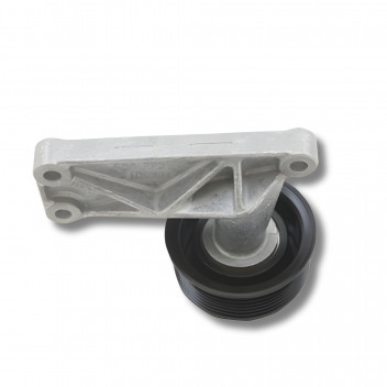 Idler With Bracket Td5 (Replacement) – D2/ Def 83-06